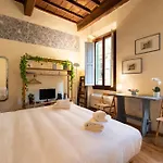 Via Benedetta, 13 - Florence Charming Apartments - Florentine Gem Steps From Station - Prime Spot!