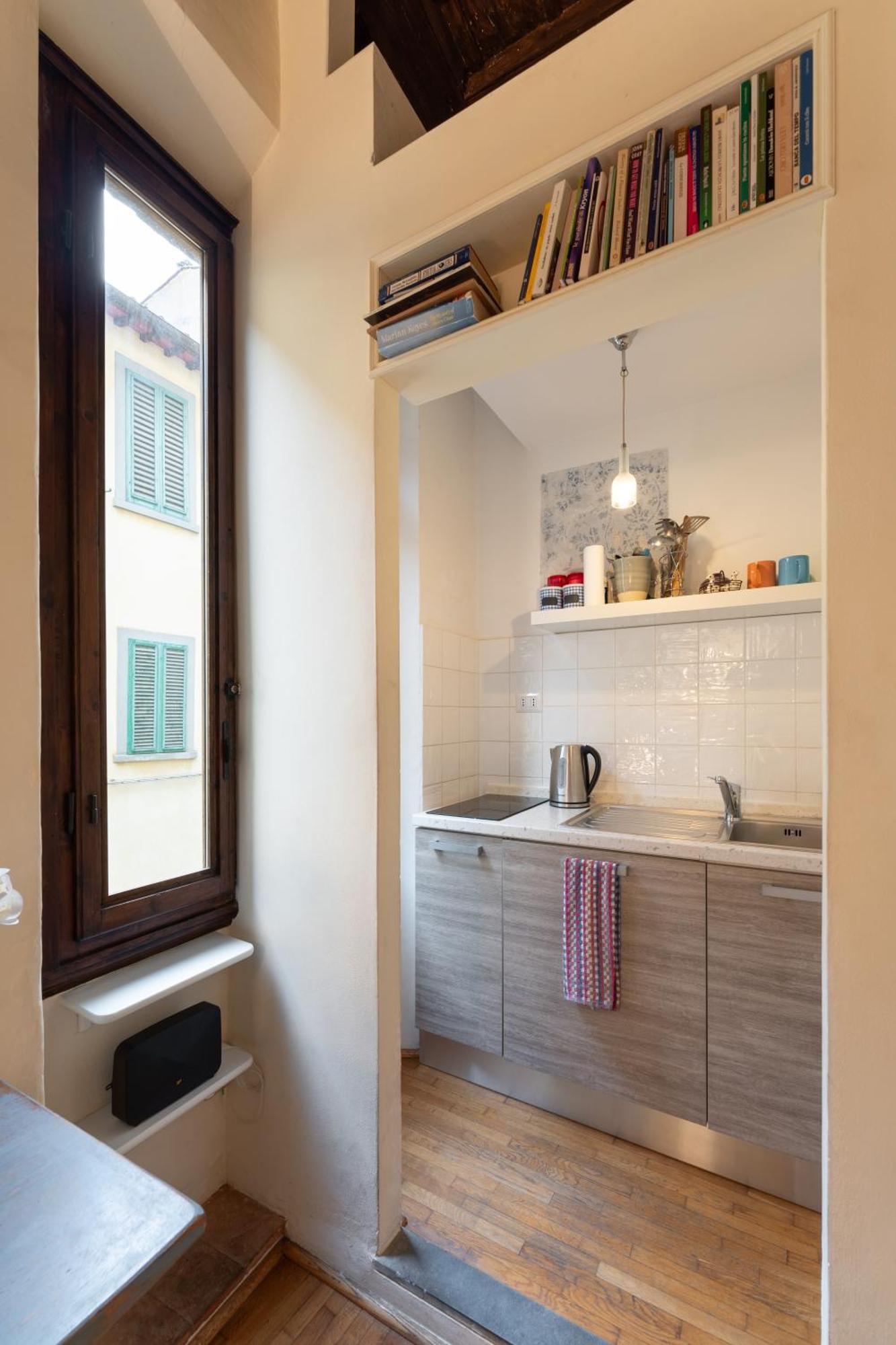 Via Benedetta, 13 - Charming - Florentine Gem Steps From Station - Prime Spot!