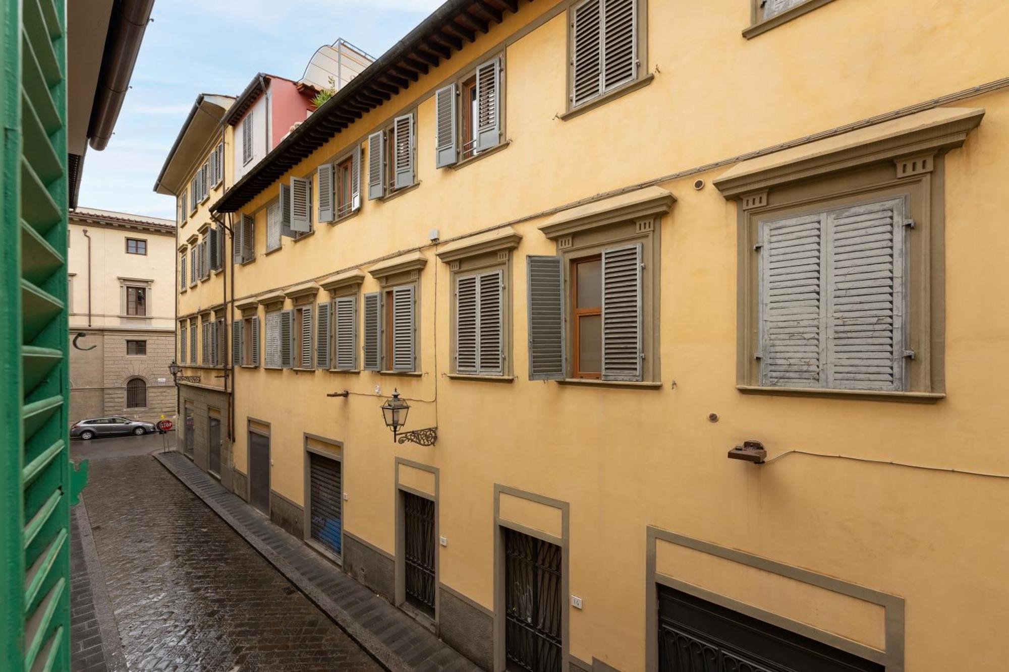 Via Benedetta, 13 - Charming - Florentine Gem Steps From Station - Prime Spot!