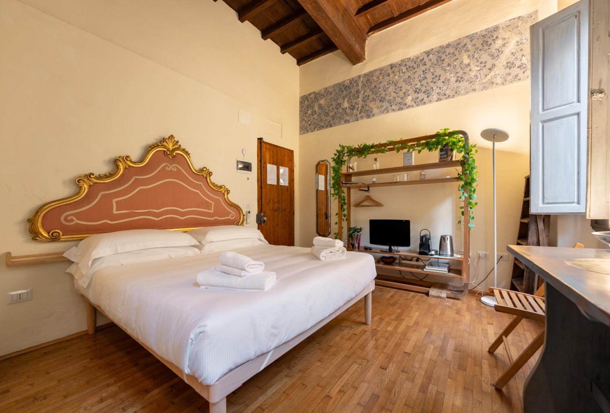 Via Benedetta, 13 - Charming - Florentine Gem Steps From Station - Prime Spot!
