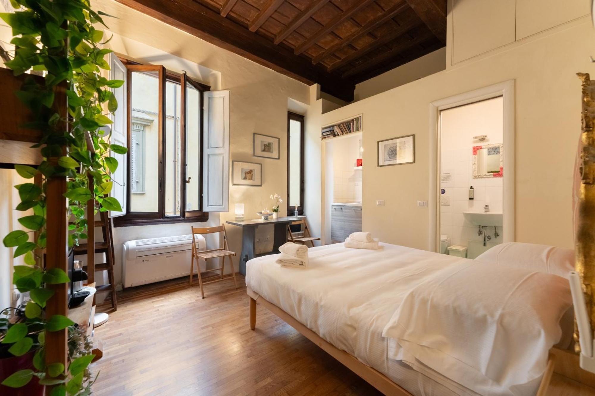 Via Benedetta, 13 - Charming - Florentine Gem Steps From Station - Prime Spot! Apartamento