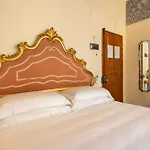 Via Benedetta, 13 - Florence Charming Apartments - Florentine Gem Steps From Station - Prime Spot!