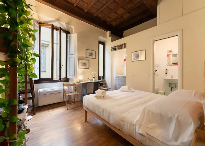 Via Benedetta, 13 - Florence Charming Apartments - Florentine Gem Steps From Station - Prime Spot!