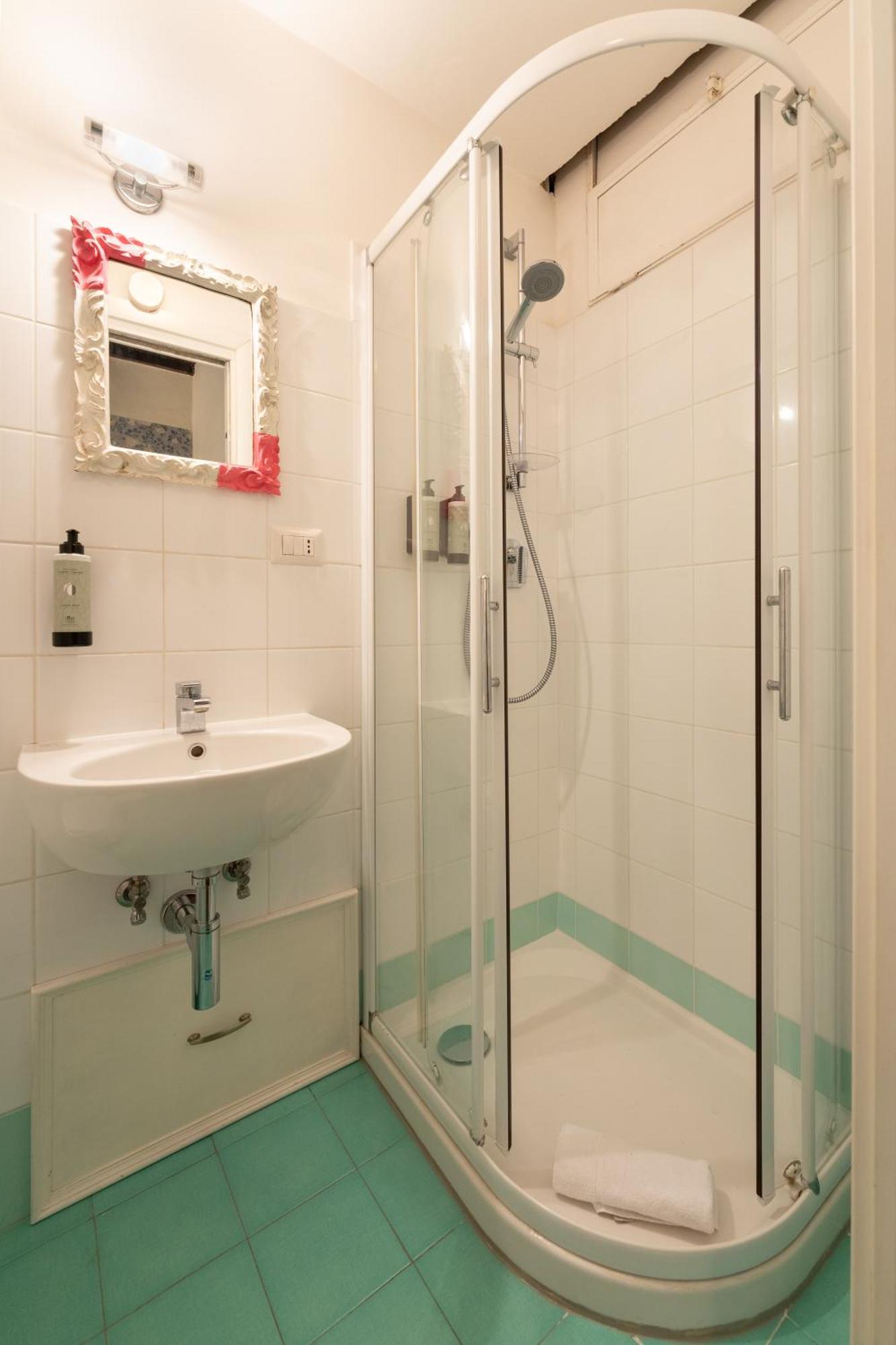 Via Benedetta, 13 - Charming - Florentine Gem Steps From Station - Prime Spot! Apartamento Florencia