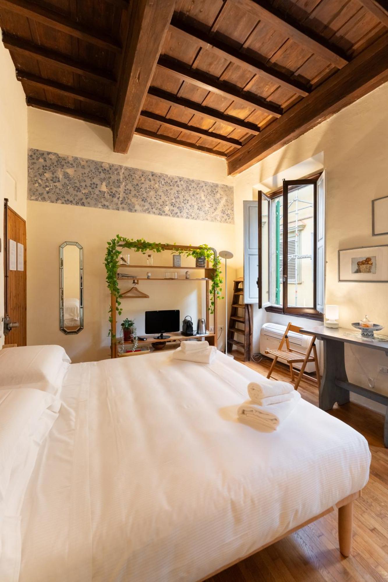 Via Benedetta, 13 - Charming - Florentine Gem Steps From Station - Prime Spot! Apartamento *